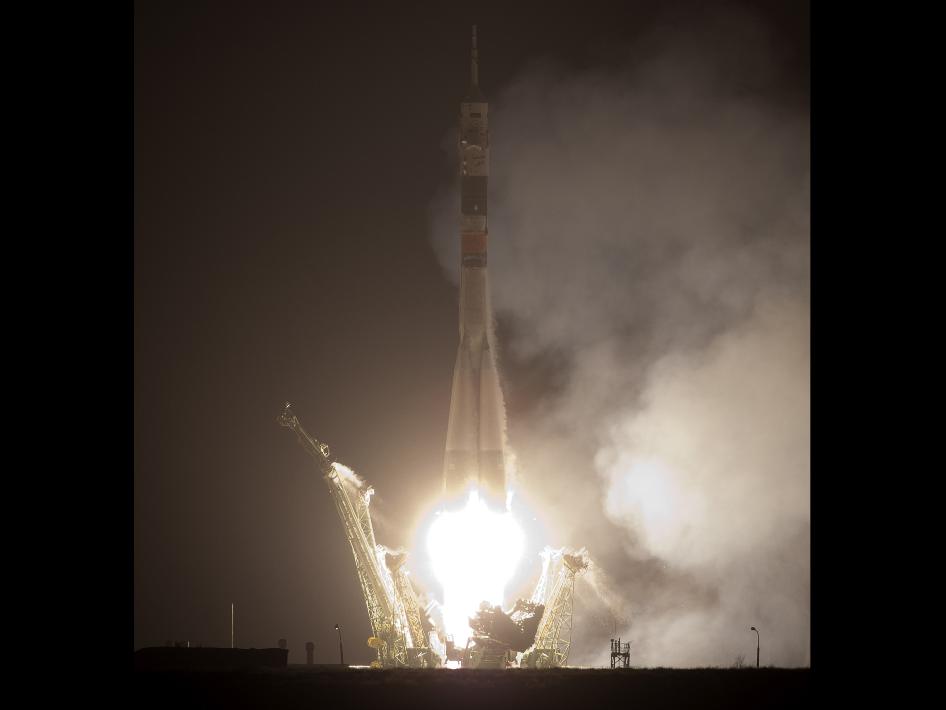 Expedition 22 Lifts Off